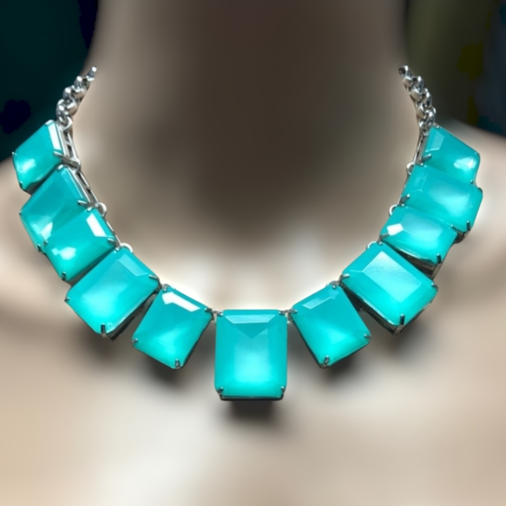 Ann Taylor - Gorgeous Ocean Blue Statement Necklace - Picture 2 of 4